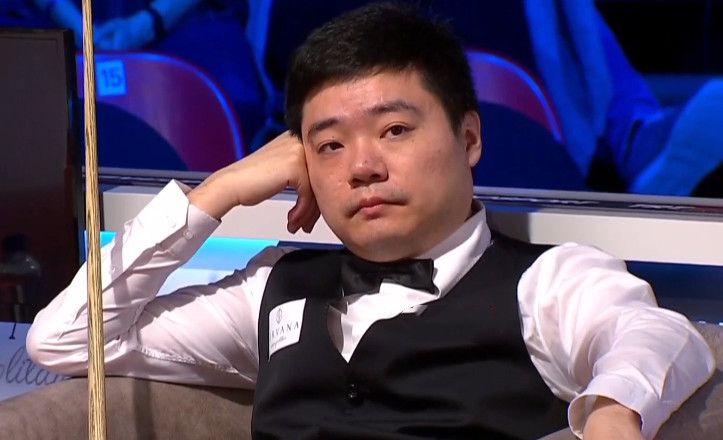 魏长明不由大笑：哈哈哈，你这臭吊丝，该不会告诉我你是高级vip会员吧？据我所知，整个金陵能拿到高级vip会员的，不超过十个人。